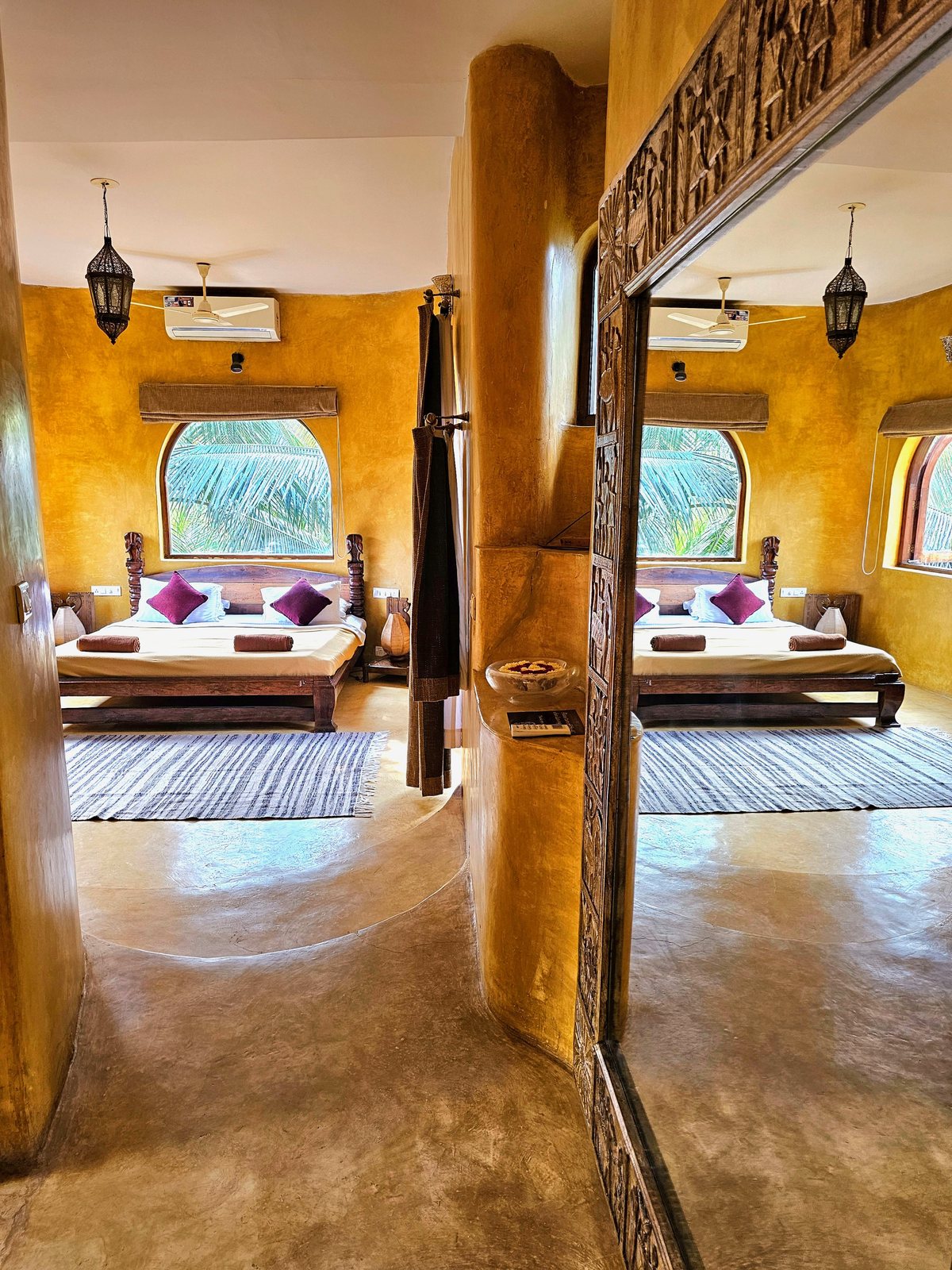 Guest room with twin beds at Ashiyana